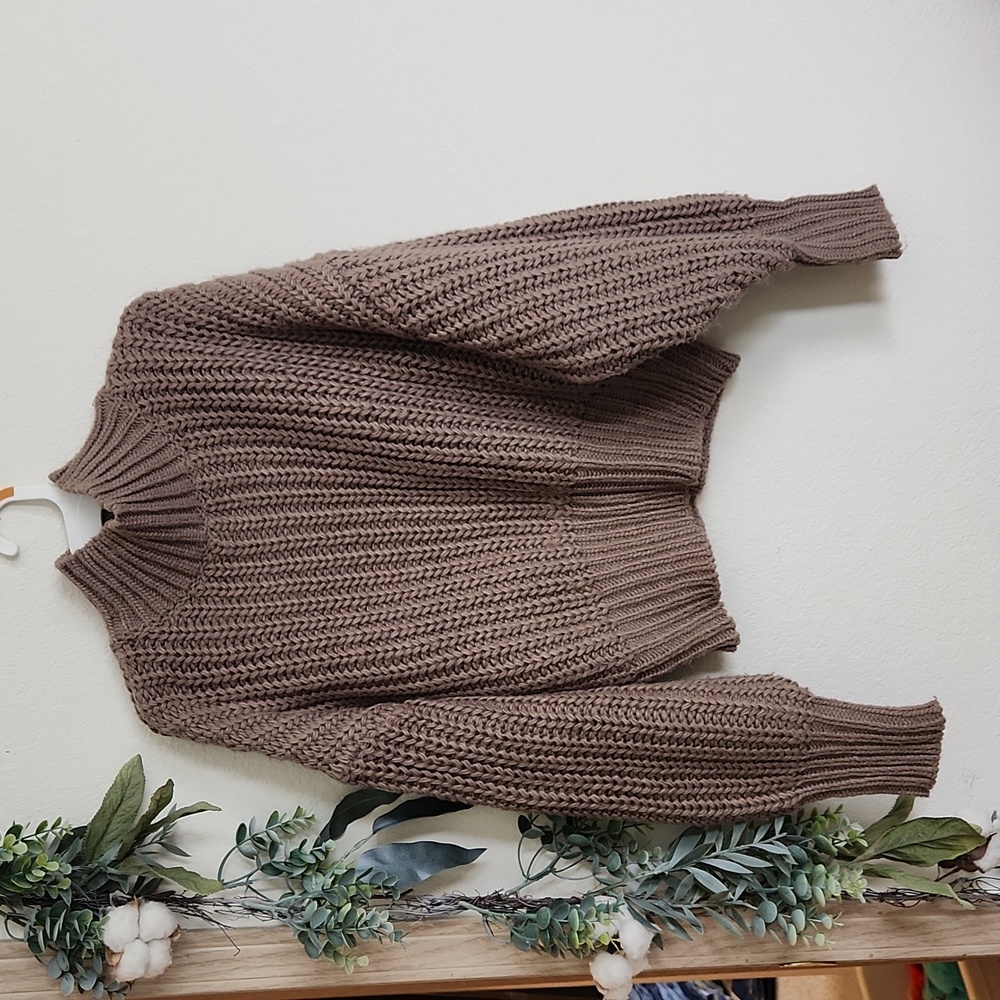Knit sweater sz s